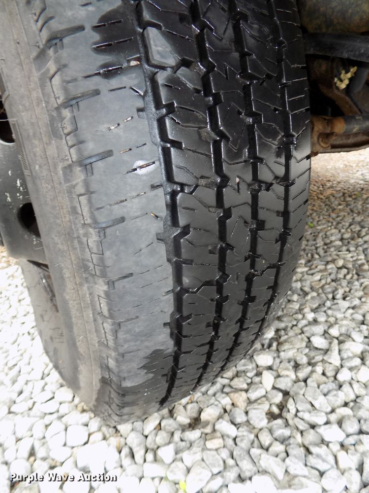 image for item DE7766 2004 Ford E450 school bus