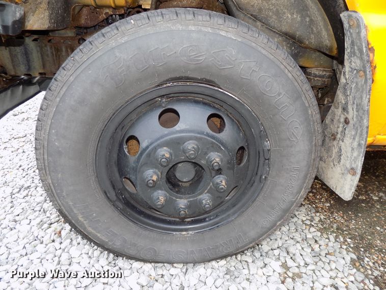 image for item DE7766 2004 Ford E450 school bus