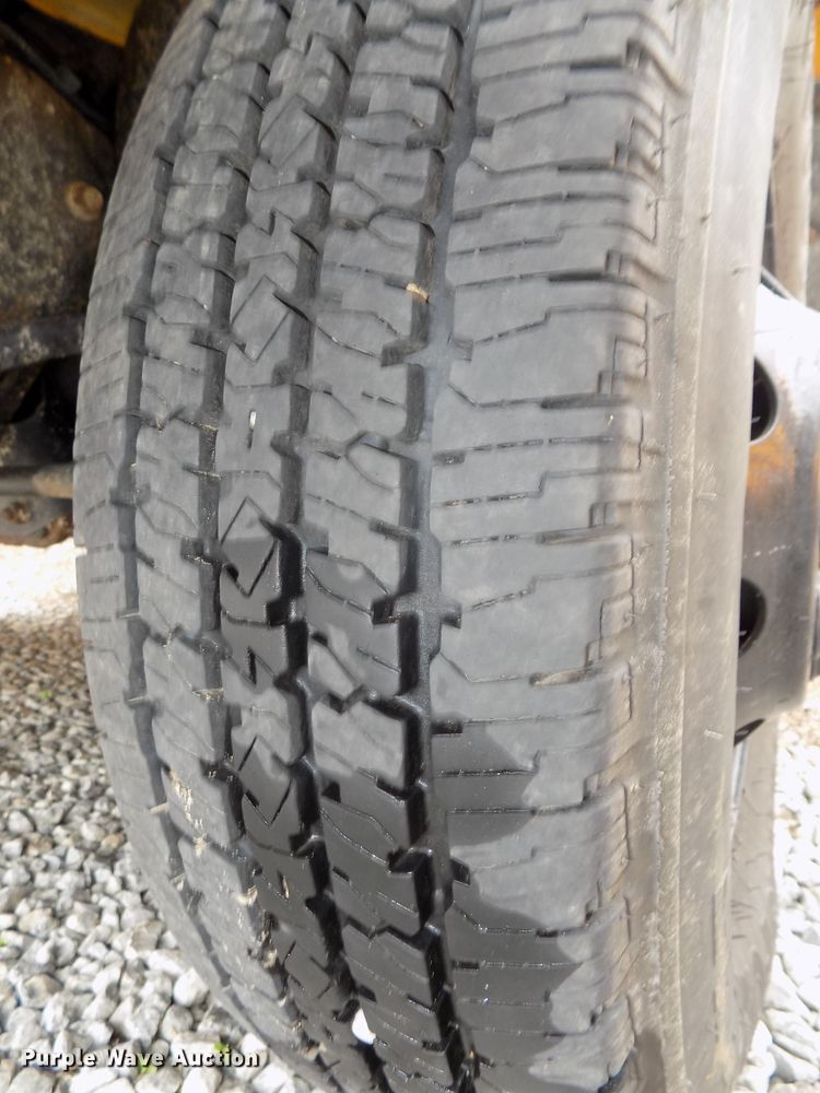 image for item DE7766 2004 Ford E450 school bus