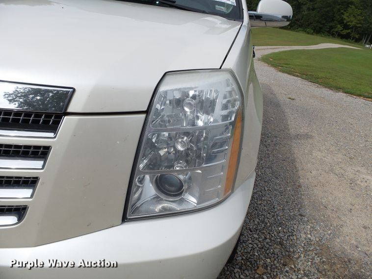 image for item DE7959 2010 Cadillac Escalade ESV SUV