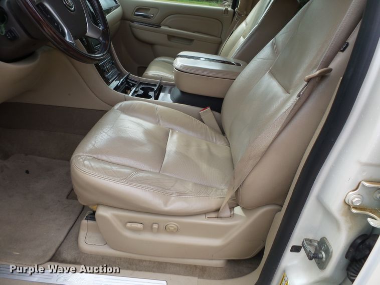 image for item DE7959 2010 Cadillac Escalade ESV SUV