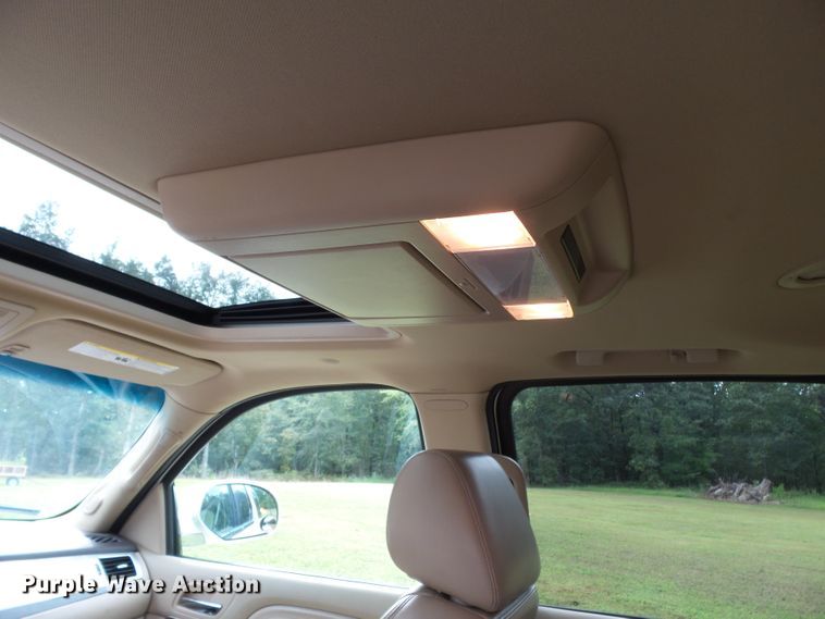 image for item DE7959 2010 Cadillac Escalade ESV SUV