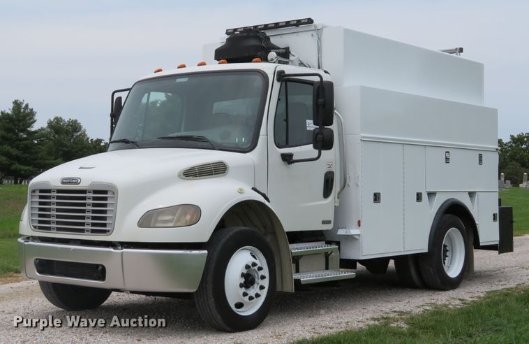 image for item DE8275 2007 Freightliner Business Class M2 service truck