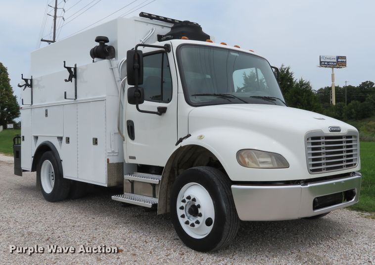 image for item DE8275 2007 Freightliner Business Class M2 service truck