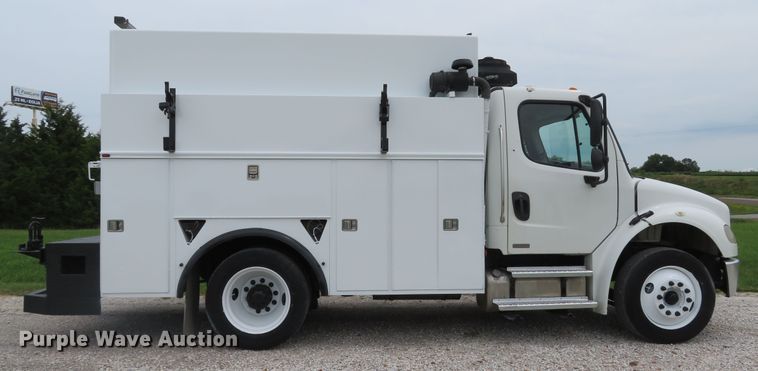 image for item DE8275 2007 Freightliner Business Class M2 service truck