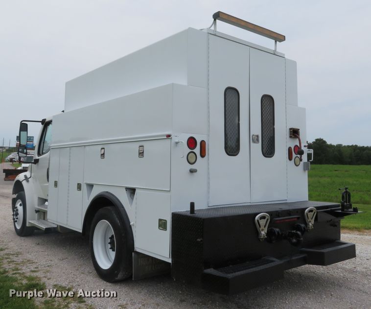 image for item DE8275 2007 Freightliner Business Class M2 service truck