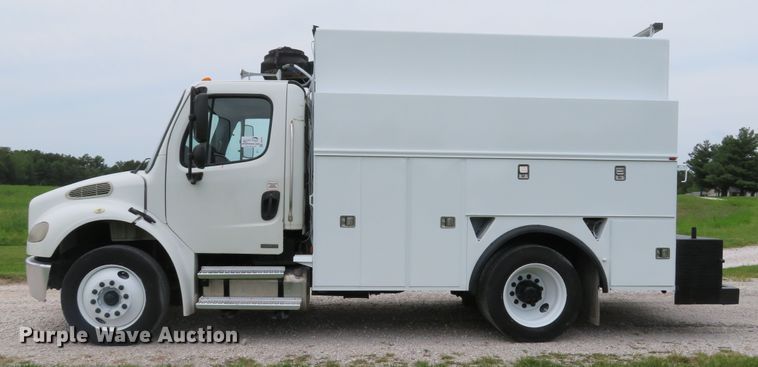 image for item DE8275 2007 Freightliner Business Class M2 service truck