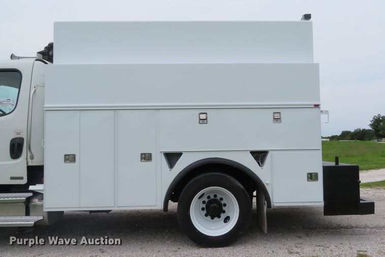 image for item DE8275 2007 Freightliner Business Class M2 service truck