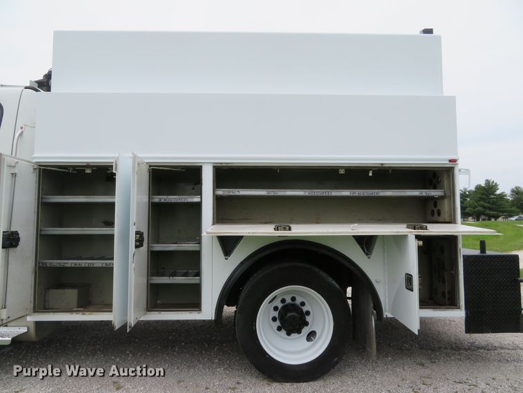 image for item DE8275 2007 Freightliner Business Class M2 service truck