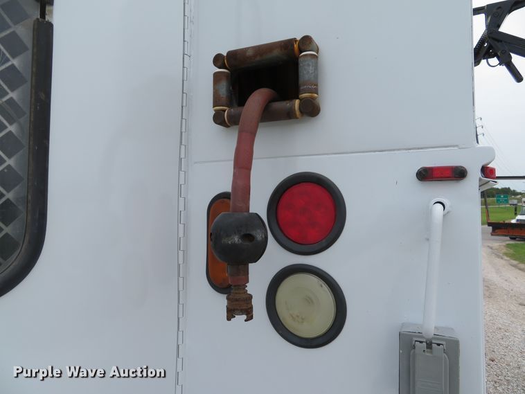 image for item DE8275 2007 Freightliner Business Class M2 service truck