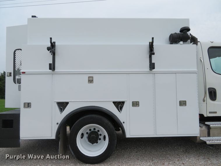 image for item DE8275 2007 Freightliner Business Class M2 service truck