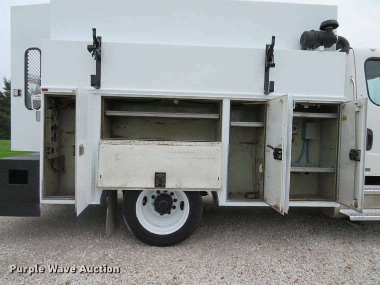 image for item DE8275 2007 Freightliner Business Class M2 service truck