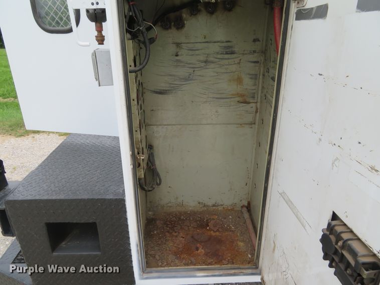 image for item DE8275 2007 Freightliner Business Class M2 service truck