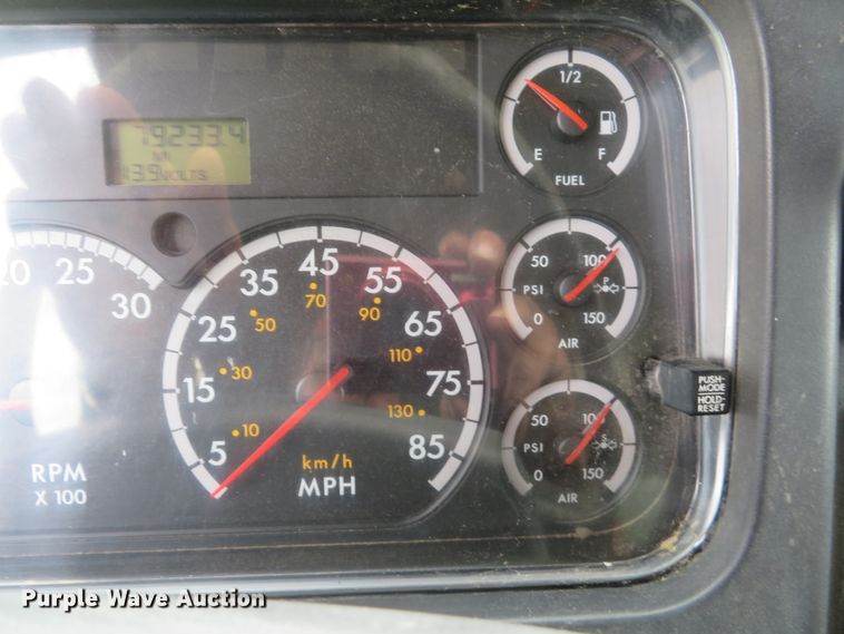 image for item DE8275 2007 Freightliner Business Class M2 service truck