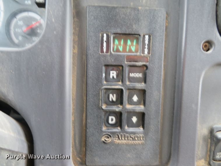 image for item DE8275 2007 Freightliner Business Class M2 service truck