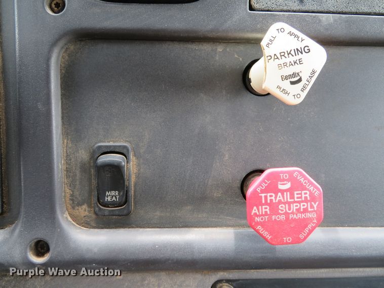 image for item DE8275 2007 Freightliner Business Class M2 service truck