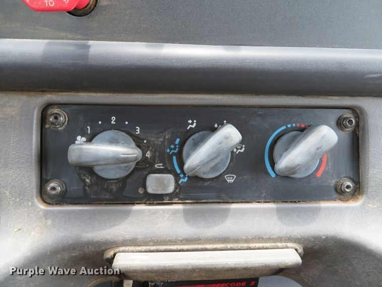 image for item DE8275 2007 Freightliner Business Class M2 service truck