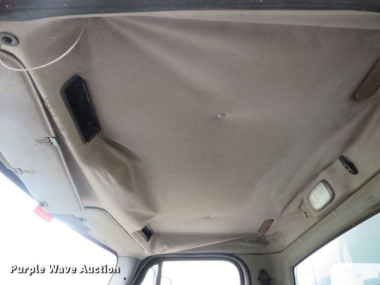 image for item DE8275 2007 Freightliner Business Class M2 service truck