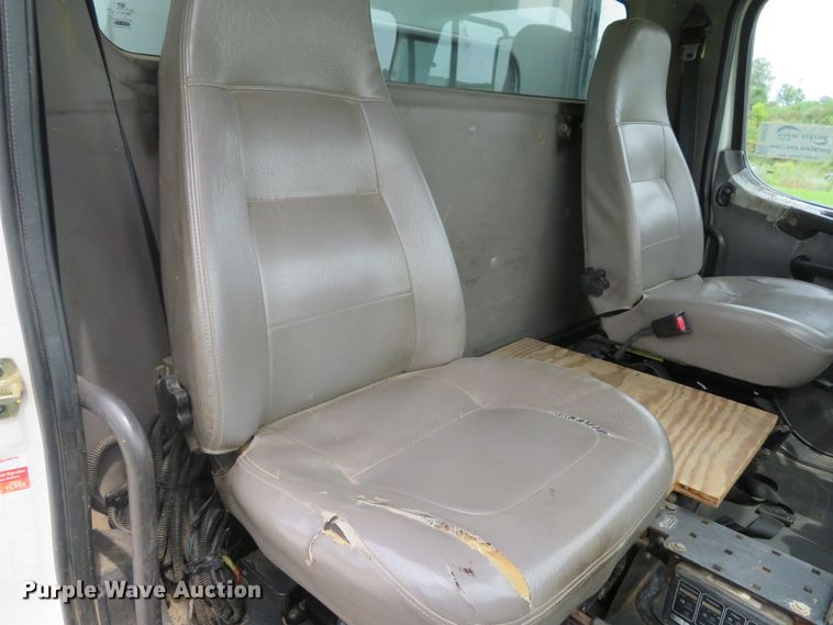 image for item DE8275 2007 Freightliner Business Class M2 service truck