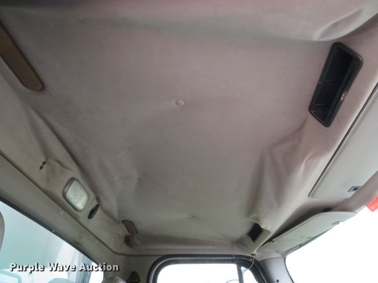 image for item DE8275 2007 Freightliner Business Class M2 service truck