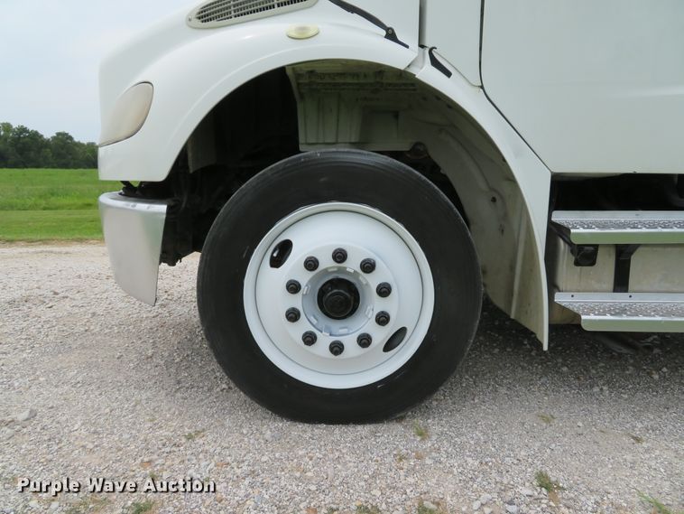 image for item DE8275 2007 Freightliner Business Class M2 service truck