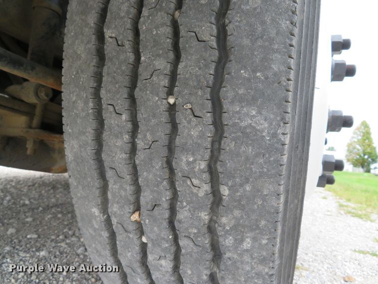 image for item DE8275 2007 Freightliner Business Class M2 service truck