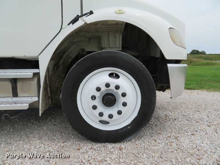 image for item DE8275 2007 Freightliner Business Class M2 service truck