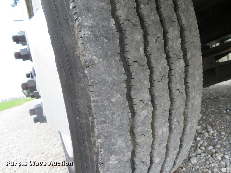 image for item DE8275 2007 Freightliner Business Class M2 service truck