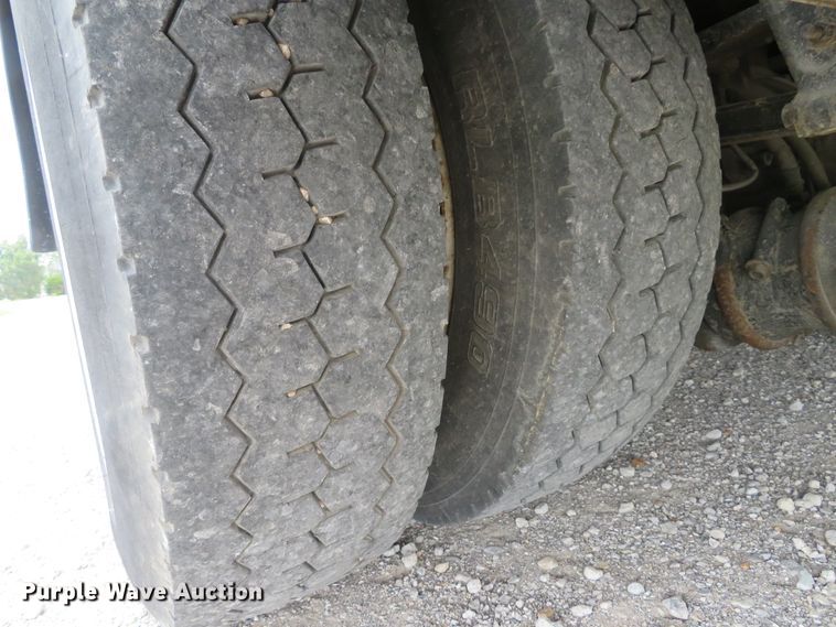 image for item DE8275 2007 Freightliner Business Class M2 service truck