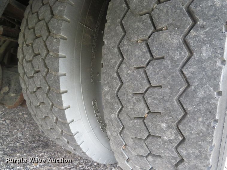 image for item DE8275 2007 Freightliner Business Class M2 service truck