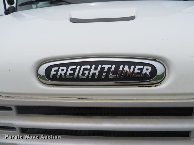 image for item DE8275 2007 Freightliner Business Class M2 service truck