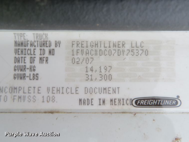 image for item DE8275 2007 Freightliner Business Class M2 service truck