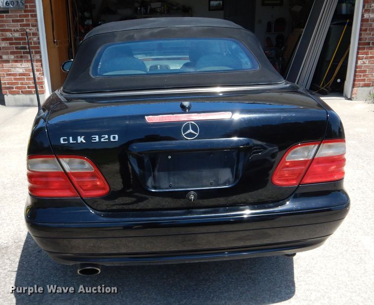 image for item DE8511 2002 Mercedes Benz CLK320 convertible