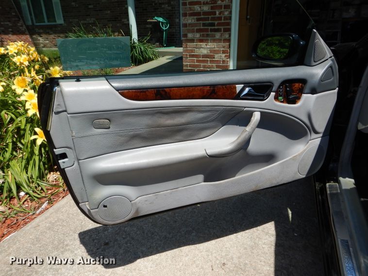 image for item DE8511 2002 Mercedes Benz CLK320 convertible