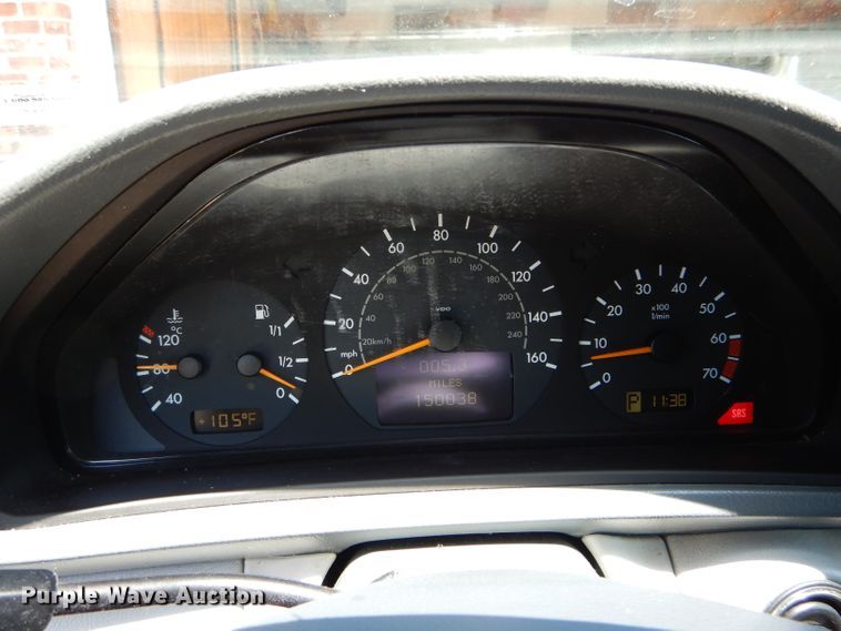 image for item DE8511 2002 Mercedes Benz CLK320 convertible