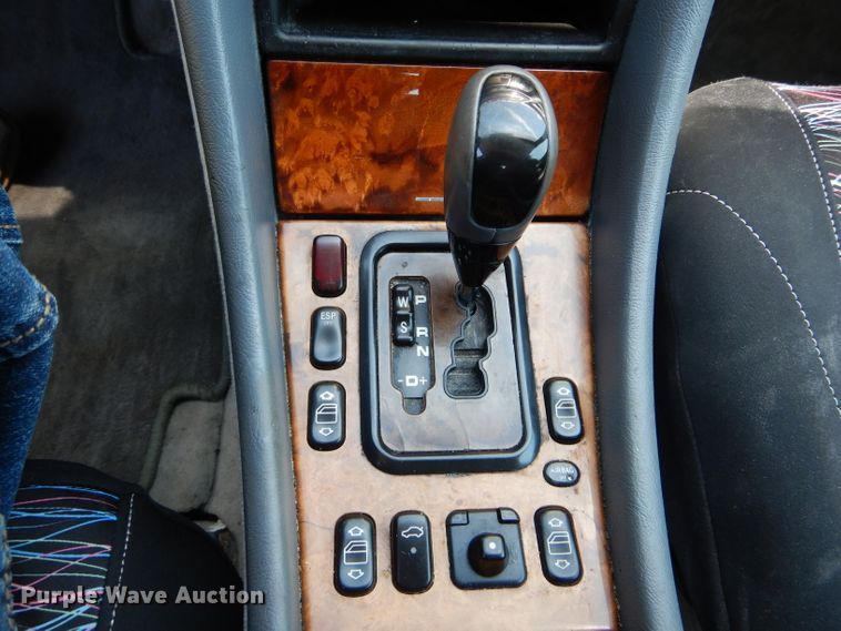 image for item DE8511 2002 Mercedes Benz CLK320 convertible