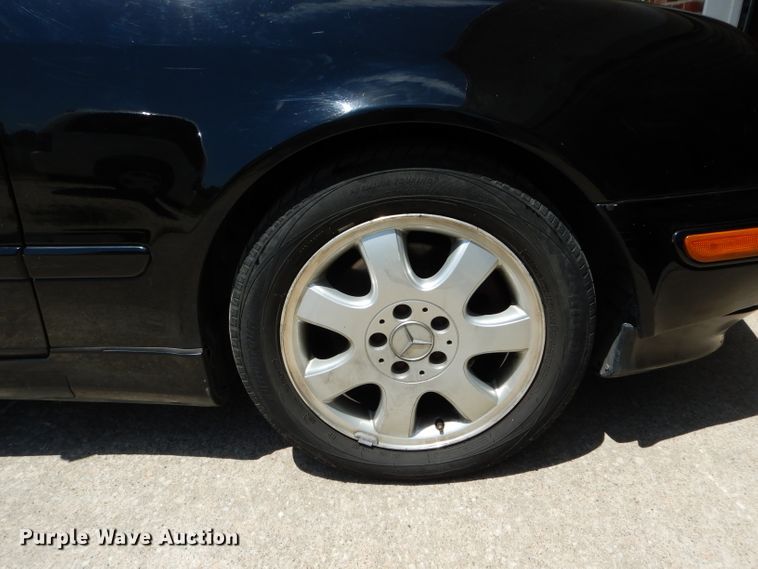 image for item DE8511 2002 Mercedes Benz CLK320 convertible