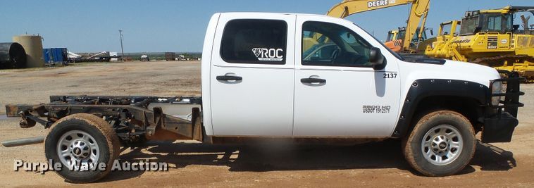 image for item DG0184 2013 Chevrolet Silverado 3500HD Crew Cab pickup truck cab and chassis