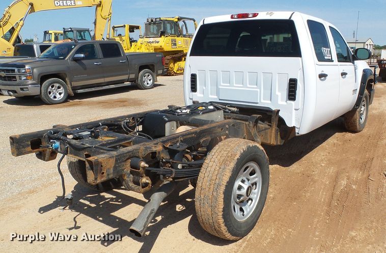 image for item DG0184 2013 Chevrolet Silverado 3500HD Crew Cab pickup truck cab and chassis