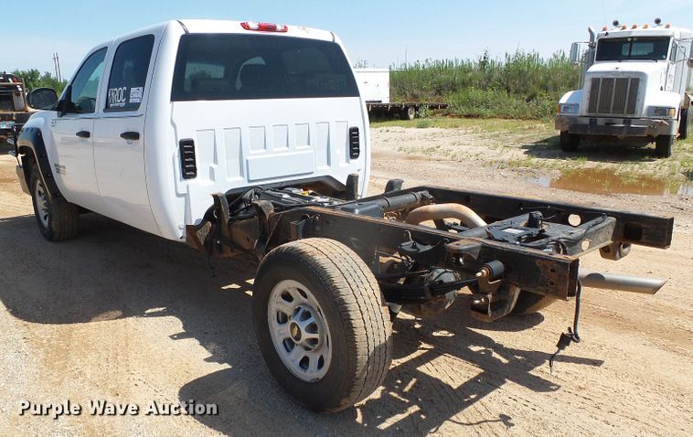 image for item DG0184 2013 Chevrolet Silverado 3500HD Crew Cab pickup truck cab and chassis
