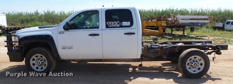 image for item DG0184 2013 Chevrolet Silverado 3500HD Crew Cab pickup truck cab and chassis
