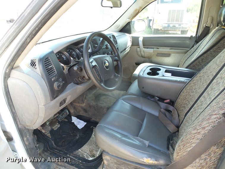 image for item DG0184 2013 Chevrolet Silverado 3500HD Crew Cab pickup truck cab and chassis