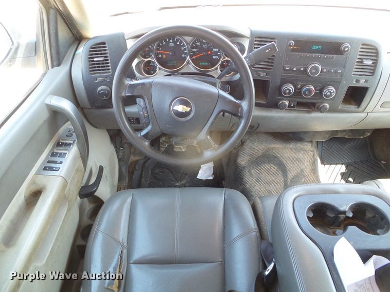 image for item DG0184 2013 Chevrolet Silverado 3500HD Crew Cab pickup truck cab and chassis