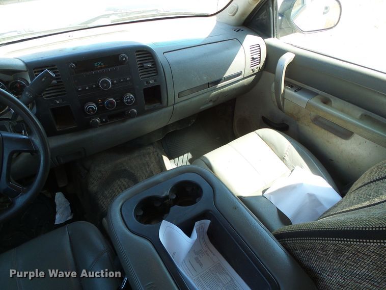 image for item DG0184 2013 Chevrolet Silverado 3500HD Crew Cab pickup truck cab and chassis