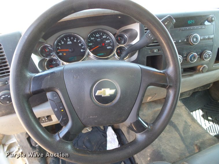 image for item DG0184 2013 Chevrolet Silverado 3500HD Crew Cab pickup truck cab and chassis