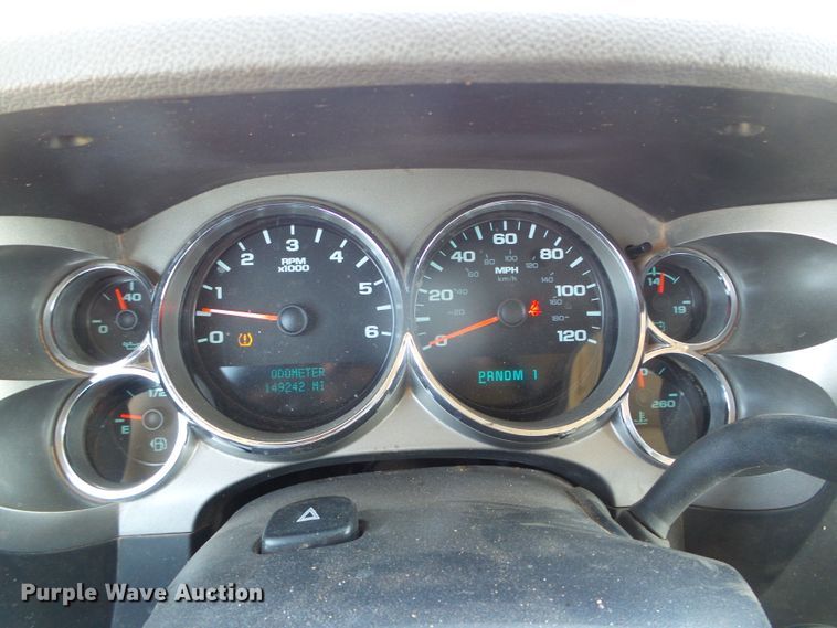 image for item DG0184 2013 Chevrolet Silverado 3500HD Crew Cab pickup truck cab and chassis