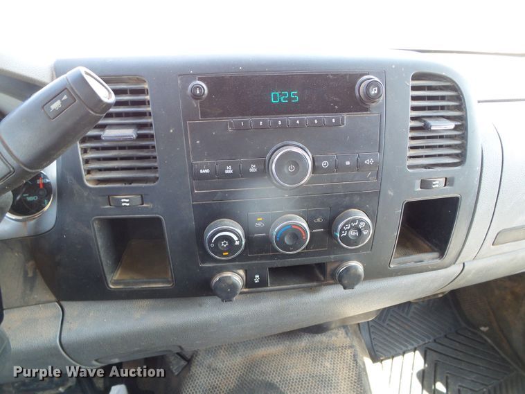 image for item DG0184 2013 Chevrolet Silverado 3500HD Crew Cab pickup truck cab and chassis