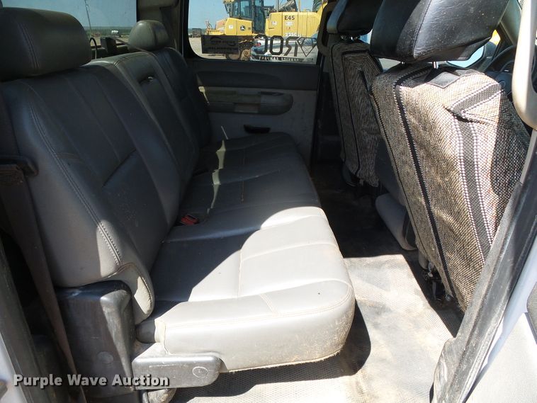 image for item DG0184 2013 Chevrolet Silverado 3500HD Crew Cab pickup truck cab and chassis