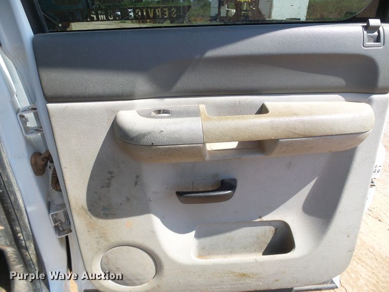 image for item DG0184 2013 Chevrolet Silverado 3500HD Crew Cab pickup truck cab and chassis