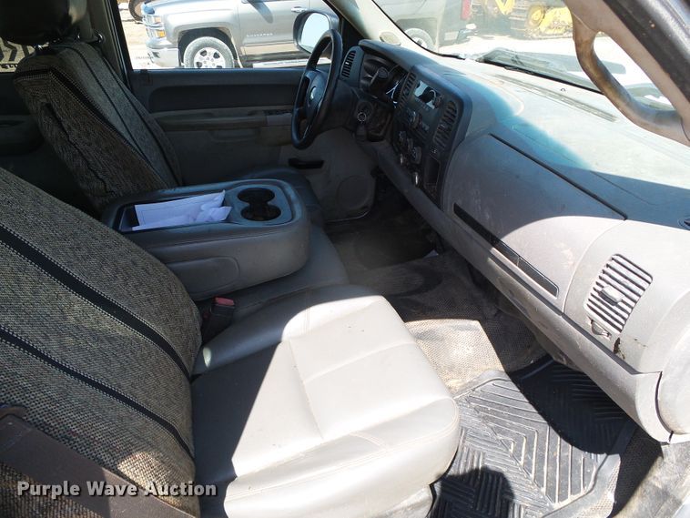 image for item DG0184 2013 Chevrolet Silverado 3500HD Crew Cab pickup truck cab and chassis